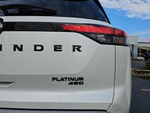 2025 Nissan Pathfinder Platinum 4WD