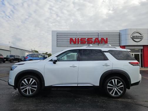 2025 Nissan Pathfinder Platinum 4WD