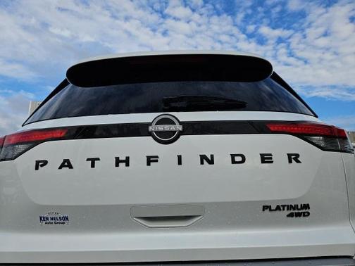 2025 Nissan Pathfinder Platinum 4WD