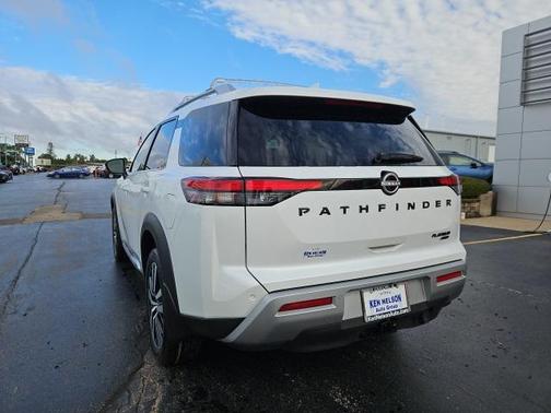 2025 Nissan Pathfinder Platinum 4WD