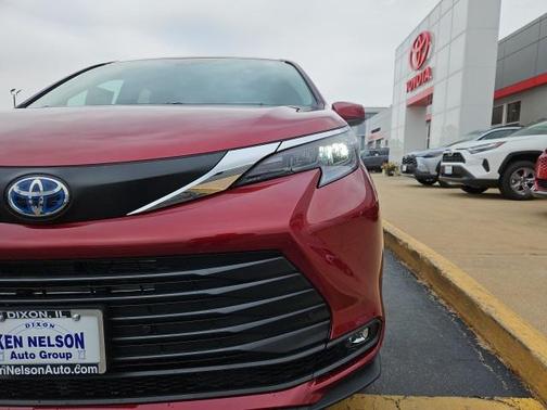 2025 Toyota Sienna XLE 7 Passenger