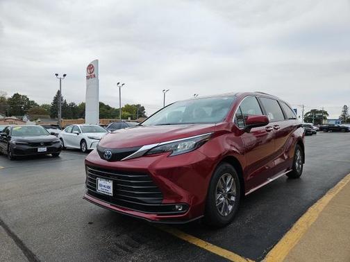 2025 Toyota Sienna XLE 7 Passenger