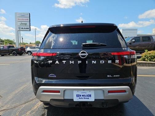 2025 Nissan Pathfinder SL 4WD