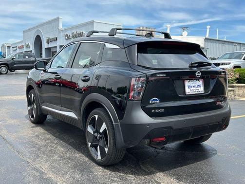 Super Black 2025 Nissan Kicks SR