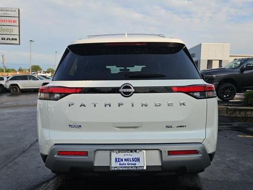 2023 Nissan Pathfinder SL 4WD