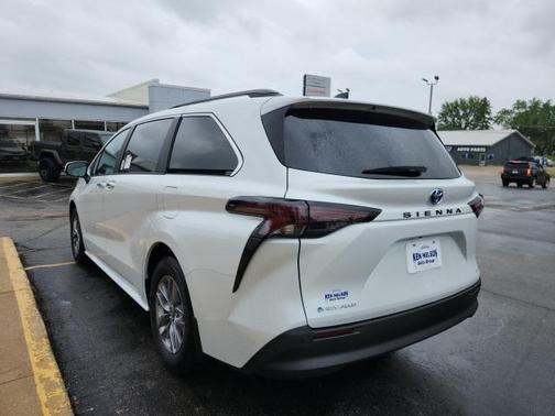 2025 Toyota Sienna XLE 7 Passenger