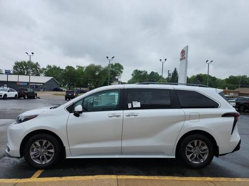 2025 Toyota Sienna XLE 7 Passenger