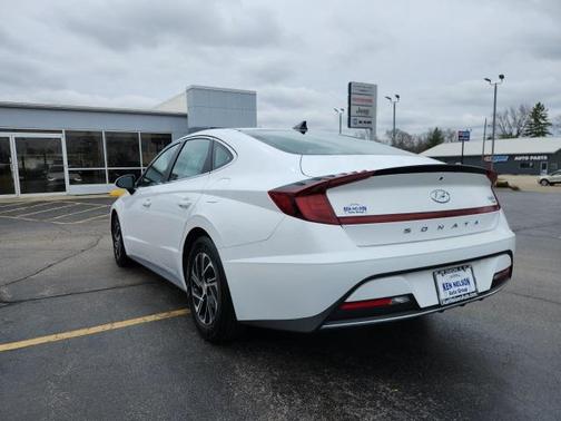 2023 Hyundai SONATA Hybrid Base