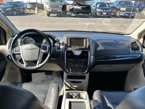 2013 Chrysler Town & Country Touring