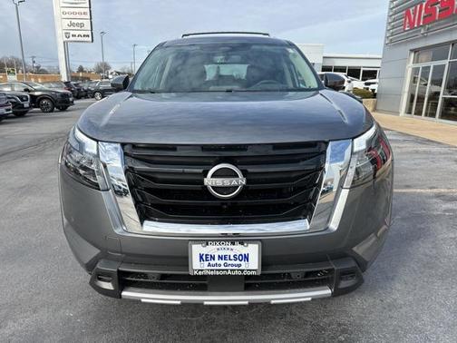 2025 Nissan Pathfinder Platinum 4WD