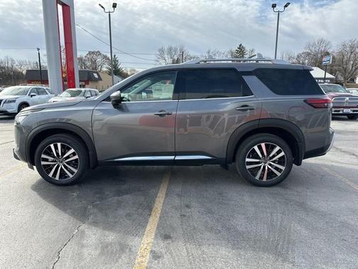 2025 Nissan Pathfinder Platinum 4WD