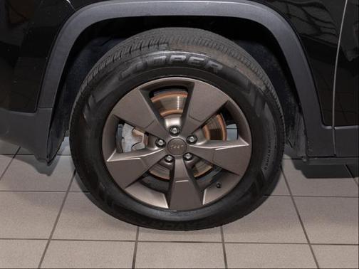 Diamond Black Crystal Pearlcoat 2017 Jeep Cherokee Latitude