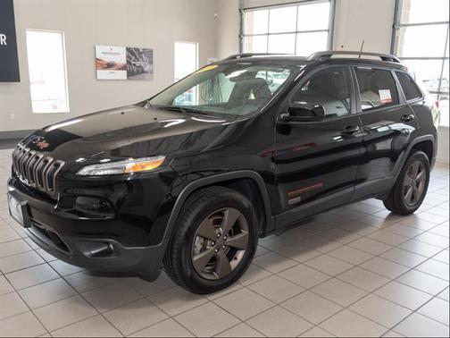 Diamond Black Crystal Pearlcoat 2017 Jeep Cherokee Latitude