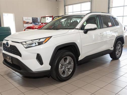 2022 Toyota RAV4 Hybrid XLE
