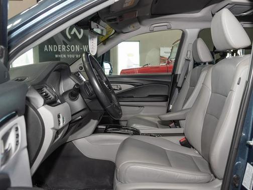 2022 Honda Pilot Touring 8-Passenger