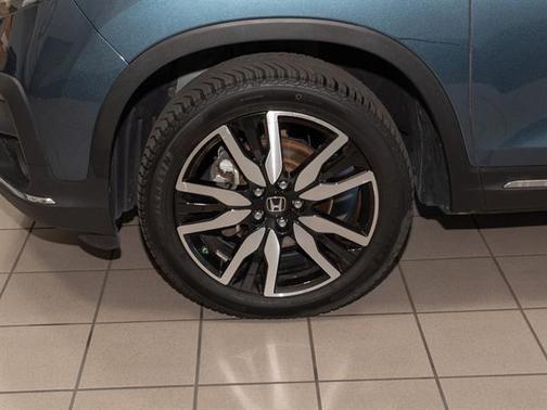 2022 Honda Pilot Touring 8-Passenger