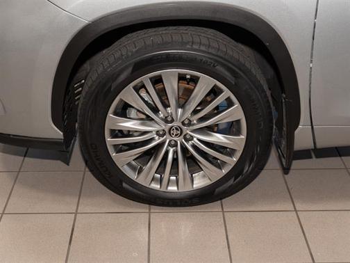 2024 Toyota Highlander Hybrid Platinum