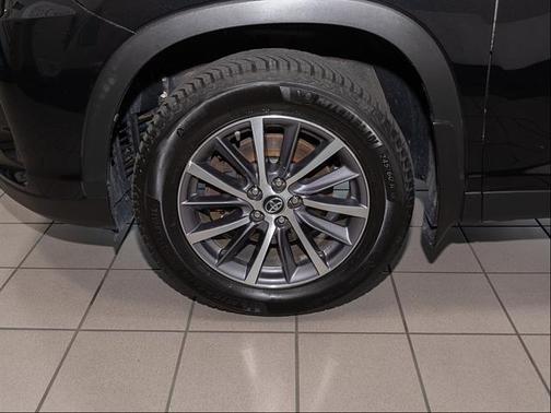 Midnight Black Metallic 2019 Toyota Highlander XLE