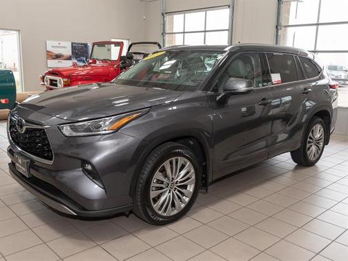 2022 Toyota Highlander Platinum