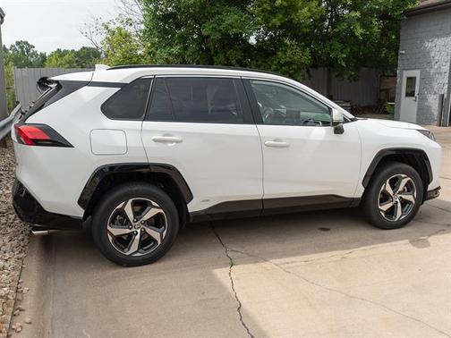 Super White 2021 Toyota RAV4 Prime SE