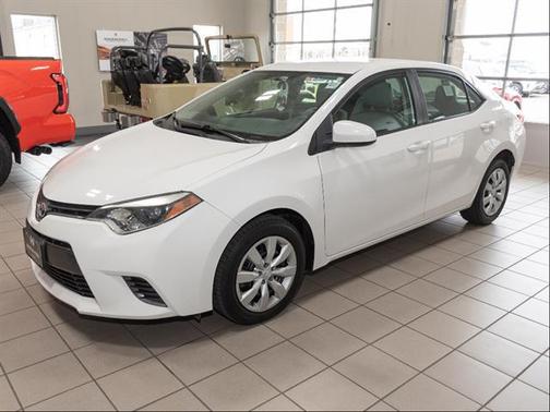 Super White 2016 Toyota Corolla LE