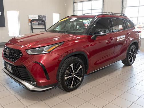 Ruby Flare Pearl 2022 Toyota Highlander XSE