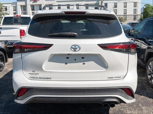 Wind Chill Pearl 2024 Toyota Highlander XSE