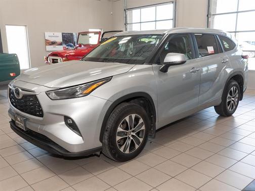 2024 Toyota Highlander XLE