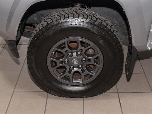 Silver Sky Metallic 2018 Toyota Tacoma SR5