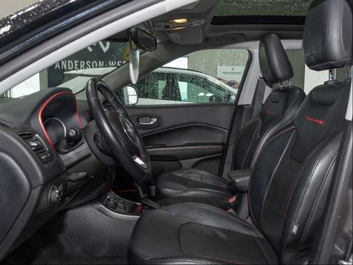 Granite Crystal Metallic Clearcoat 2017 Jeep New Compass Trailhawk