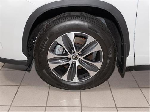 2025 Toyota Highlander XLE