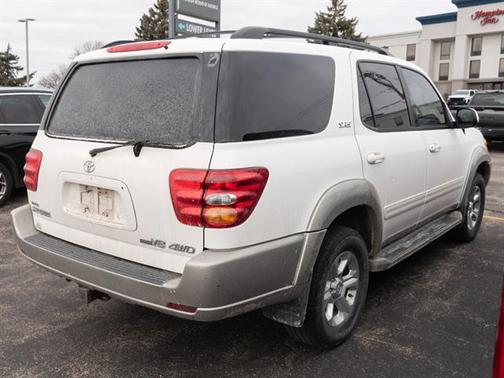 2004 Toyota Sequoia SR5