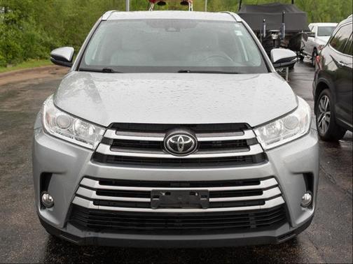 Celestial Silver Metallic 2019 Toyota Highlander XLE