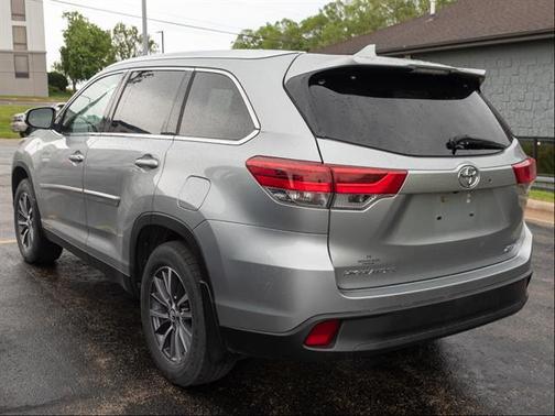 Celestial Silver Metallic 2019 Toyota Highlander XLE