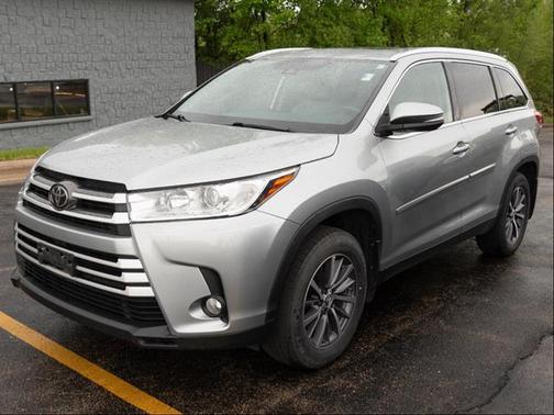 Celestial Silver Metallic 2019 Toyota Highlander XLE