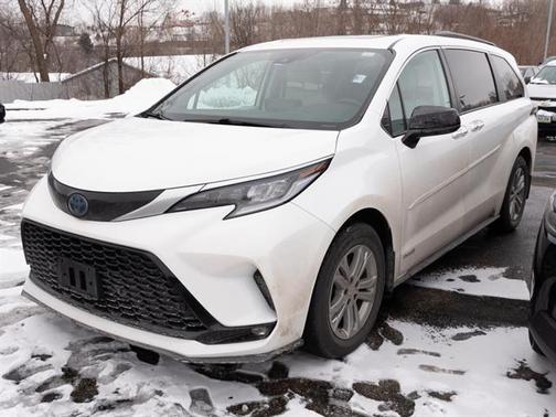 2021 Toyota Sienna XSE 7 Passenger