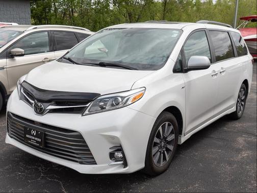 Blizzard Pearl 2018 Toyota Sienna Limited Premium