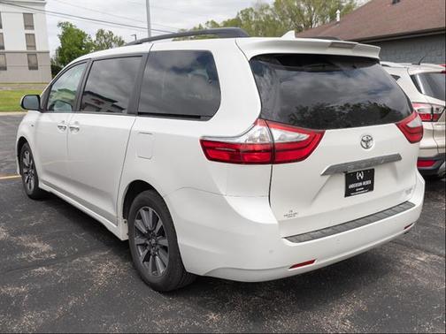 Blizzard Pearl 2018 Toyota Sienna Limited Premium