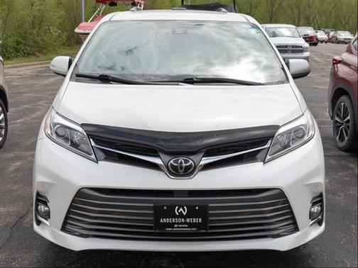 Blizzard Pearl 2018 Toyota Sienna Limited Premium