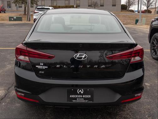 2020 Hyundai ELANTRA SE
