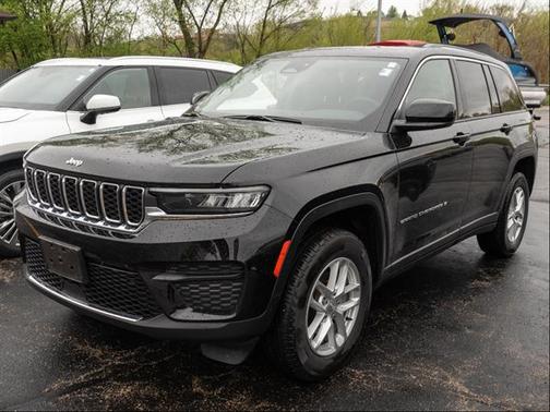 Diamond Black Crystal Pearlcoat 2023 Jeep Grand Cherokee Laredo