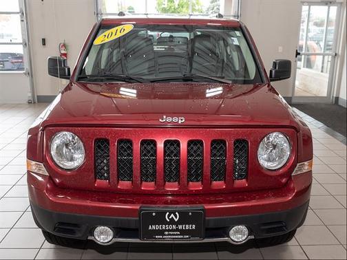 Granite Crystal Metallic Clearcoat 2016 Jeep Patriot High Altitude
