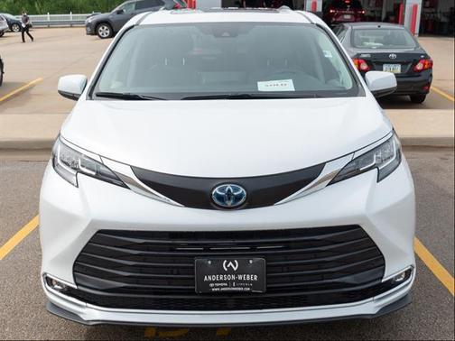 Wind Chill Pearl 2023 Toyota Sienna XLE