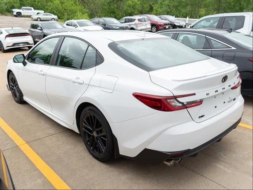 Ice Cap 2025 Toyota Camry SE