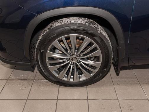 2022 Toyota Highlander Platinum