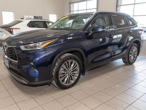 2022 Toyota Highlander Platinum