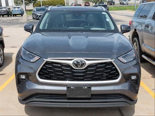 Magnetic Gray Metallic 2023 Toyota Highlander XLE