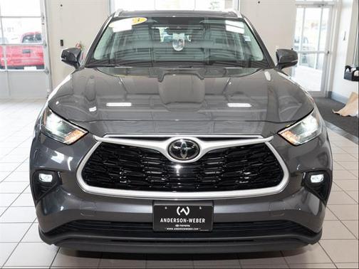 Magnetic Gray Metallic 2023 Toyota Highlander XLE