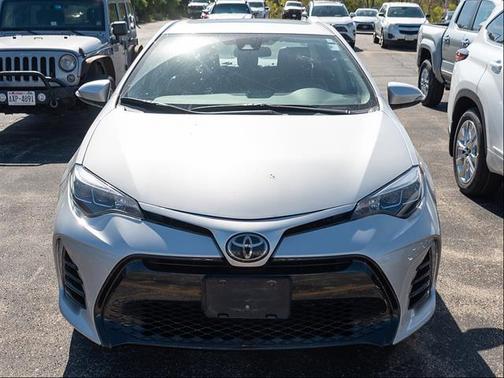 Classic Silver Metallic 2018 Toyota Corolla SE