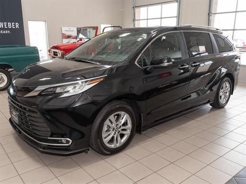 2025 Toyota Sienna Limited 7-Passenger